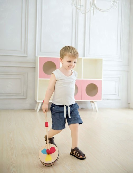 Дървена играчка за бутане Дъга - Stellina.bg