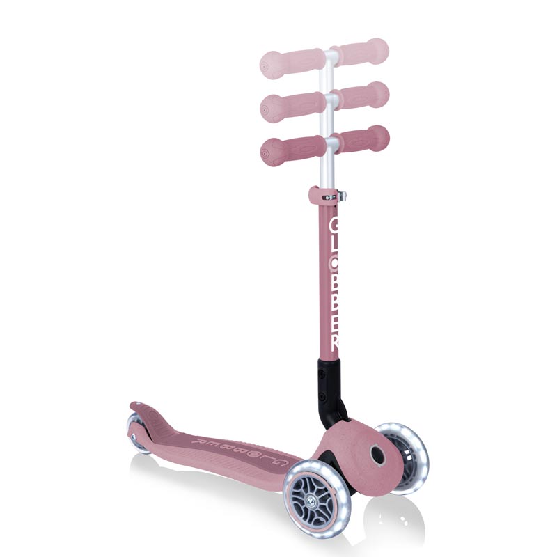 Сгъваема еко тротинетка с 3 колела GLOBBER JUNIOR FOLDABLE LIGHTS ECOLOGIC – цвят бери - Stellina.bg